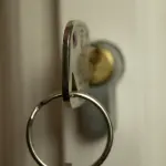 Qual è la differenza tra una serratura A doppia Mappa e un cilindro europeo